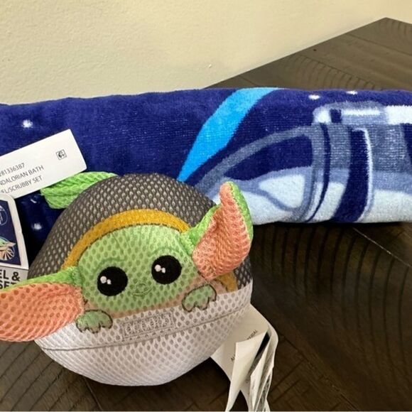 Star Wars Mandalorian Scrubby and bath towel set - Picture 1 of 3